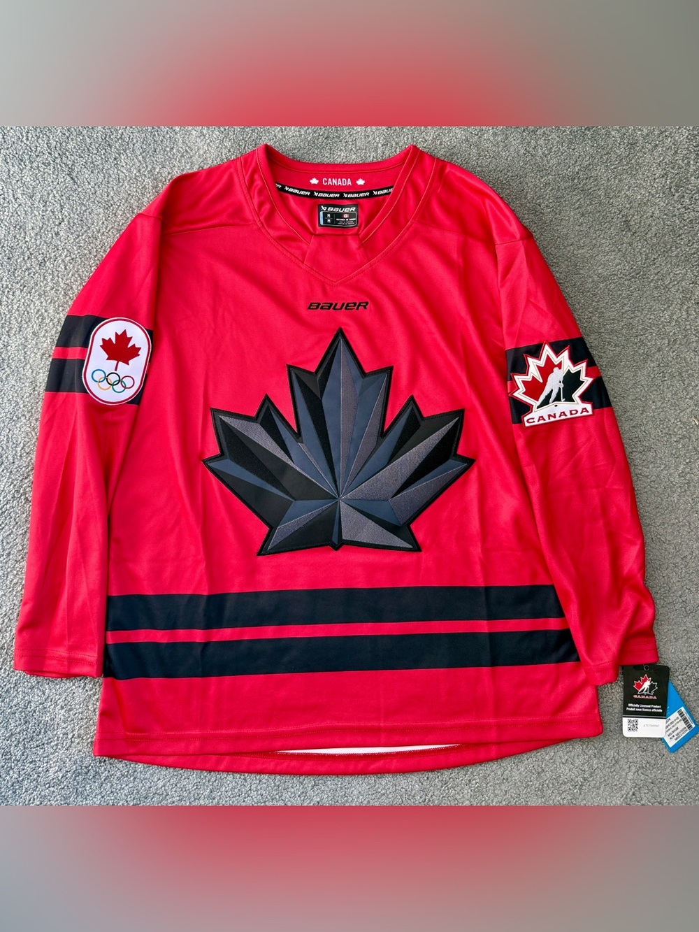 New Team Canada Bauer women Red Canada Hockey Jersey black maple leaf top M med
